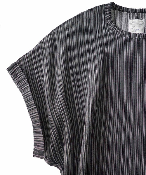 SHAREEF（シャリーフ）の「PLEATS DOLMAN S/S T（Tシャツ/カットソー・メンズ・ブラック/グリーン/ストライプ・1/2/3）」の16枚目の写真