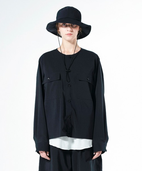 VICTIM（ヴィクティム）の「VICTIM ヴィクティム / NO COLLAR JACKET ビッグシルエットストレッチセットアップノーカラージャケット 撥水 防水 / VTM-22-J-016（ノーカラージャケット・メンズ・ネイビー/ブラウン・L/M）」の2枚目の写真