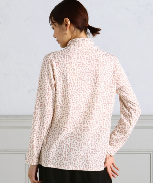 A/C DESIGN BY ALPHA CUBIC(エーシーデザインバイアルファキュービック)の「裏起毛幾何プリントハイネックプルオーバー(Tシャツ/カットソー・レディース・ネイビー/ライトグレー/ピンク・LL/L/M)」の6枚目の写真