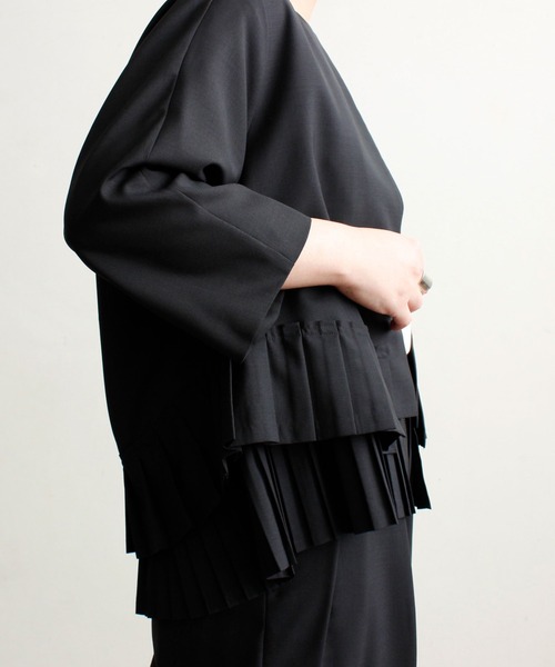 Ebonyivory（エボニーアイボリー）の「▲T/Wハイツイストストレッチプリーツコラージュジャケット（ノーカラージャケット・レディース・ブラック・FREE）」の6枚目の写真
