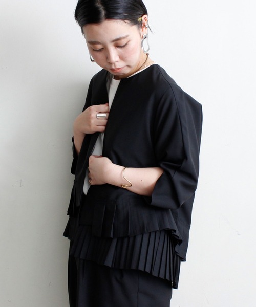 Ebonyivory（エボニーアイボリー）の「▲T/Wハイツイストストレッチプリーツコラージュジャケット（ノーカラージャケット・レディース・ブラック・FREE）」の3枚目の写真