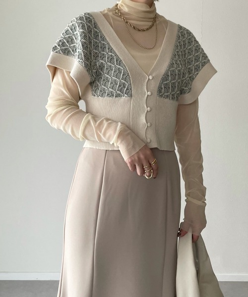 y/m by misato（イムバイミサト）の「ダイヤ柄ジャガードビスチェ（ニット/セーター・レディース・ブラック/ブルー・FREE）」の2枚目の写真