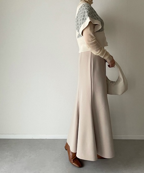 y/m by misato（イムバイミサト）の「ダイヤ柄ジャガードビスチェ（ニット/セーター・レディース・ブラック/ブルー・FREE）」の13枚目の写真