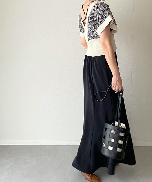 y/m by misato（イムバイミサト）の「ダイヤ柄ジャガードビスチェ（ニット/セーター・レディース・ブラック/ブルー・FREE）」の6枚目の写真