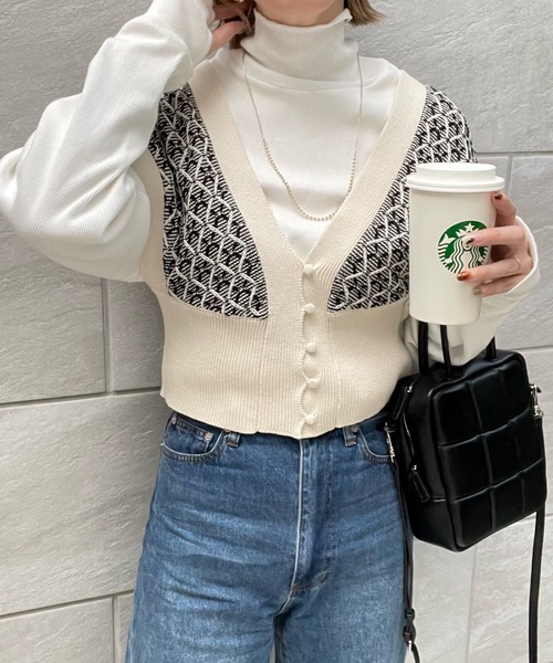 y/m by misato（イムバイミサト）の「ダイヤ柄ジャガードビスチェ（ニット/セーター・レディース・ブラック/ブルー・FREE）」の21枚目の写真