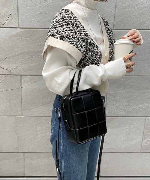 y/m by misato（イムバイミサト）の「ダイヤ柄ジャガードビスチェ（ニット/セーター・レディース・ブラック/ブルー・FREE）」の20枚目の写真