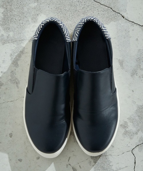 ONIGIRI（オニギリ）の「【一部店舗限定】スリッポンスニーカー（スニーカー・レディース・ネイビー/ホワイト・24.5cm/23.5cm）」の3枚目の写真