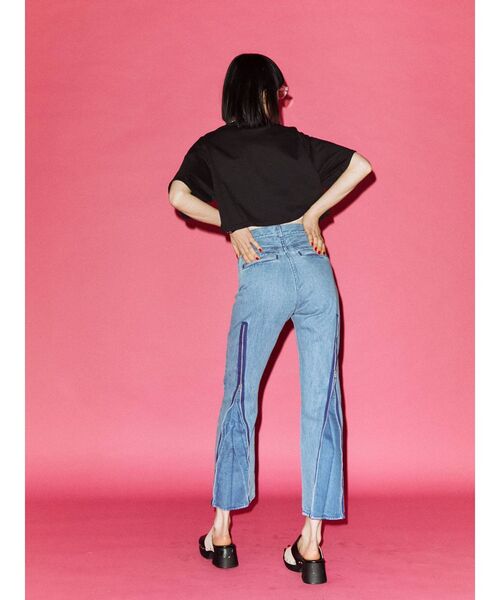 jouetie(ジュエティ)の「バックZIPフレアデニム(デニムパンツ・レディース・ライトブルー/ブラック・SMALL/MEDIUM)」の5枚目の写真