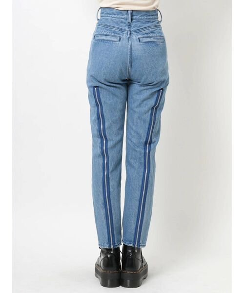 jouetie(ジュエティ)の「バックZIPフレアデニム(デニムパンツ・レディース・ライトブルー/ブラック・SMALL/MEDIUM)」の18枚目の写真