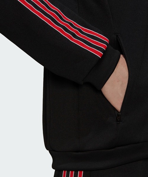 adidas（アディダス）の「マンチェスター・ユナイテッド トラックトップ / ジャージ / アディダスオリジナルス（ナイロンジャケット・メンズ・ブラック・XXX-LARGE/SMALL/MEDIUM/LARGE/X-LARGE/XX-LARGE/X-SMALL）」の2枚目の写真