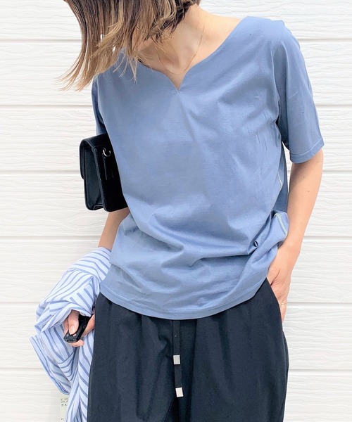 Q(キュー)の「ハートネック天竺5分袖T(Tシャツ/カットソー・レディース・ホワイト/ブラック/ブルー系その他・MEDIUM)」の1枚目の写真