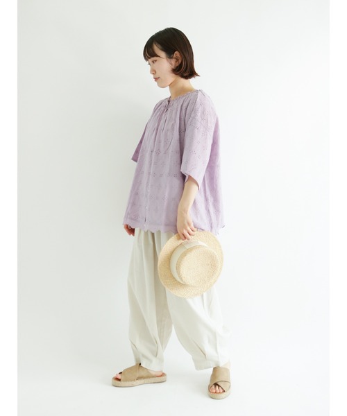 Samansa Mos2(サマンサ モスモス)の「オーバー刺繍前後2WAYブラウス(シャツ/ブラウス・レディース・パープル/ネイビー/オフホワイト/ピンク/イエロー/グリーン・フリ-)」の12枚目の写真