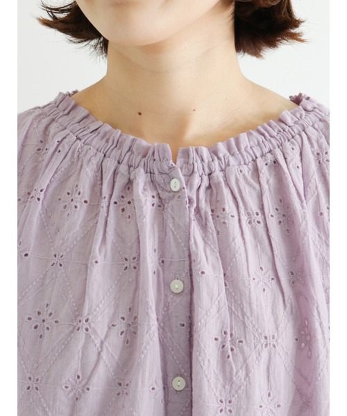 Samansa Mos2(サマンサ モスモス)の「オーバー刺繍前後2WAYブラウス(シャツ/ブラウス・レディース・パープル/ネイビー/オフホワイト/ピンク/イエロー/グリーン・フリ-)」の18枚目の写真