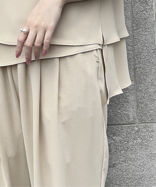 one way(ワンウェイ)の「レイヤードノースリチュニック(シャツ/ブラウス・レディース・ライトブルー/ブラック/ベージュ・FREE)」の16枚目の写真