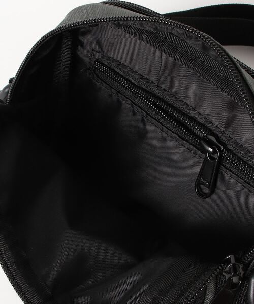 Carhartt(カーハート)の「Carhartt ESSENTIALS BAG SMALL I006285/ カーハート ショルダーバッグ ミニバッグ ロゴ(ショルダーバッグ・メンズ・ベージュ/グリーン/カモフラージュ・ONE SIZE)」の6枚目の写真