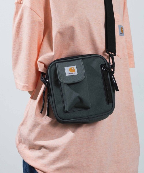 Carhartt(カーハート)の「Carhartt ESSENTIALS BAG SMALL I006285/ カーハート ショルダーバッグ ミニバッグ ロゴ(ショルダーバッグ・メンズ・ベージュ/グリーン/カモフラージュ・ONE SIZE)」の9枚目の写真