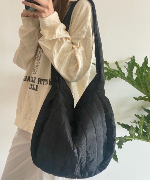 ECLIN（エクラン）の「キルティングスクエアショルダーバッグ（ショルダーバッグ・レディース・ブラック/ベージュ/ブラウン・FREE）」の2枚目の写真