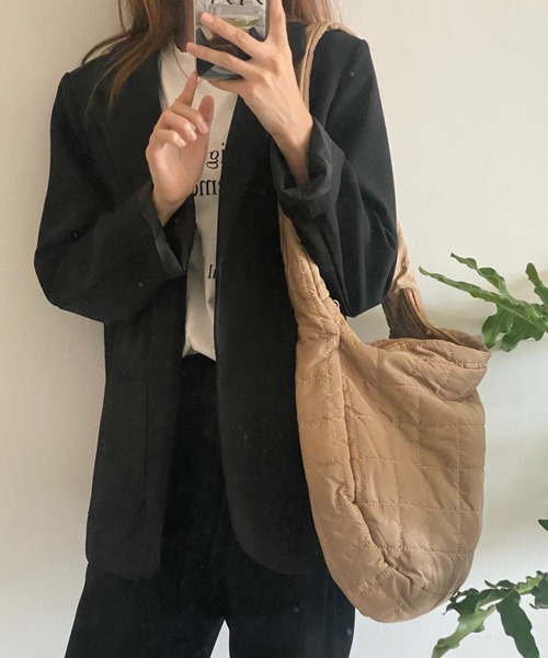 ECLIN（エクラン）の「キルティングスクエアショルダーバッグ（ショルダーバッグ・レディース・ブラック/ベージュ/ブラウン・FREE）」の16枚目の写真