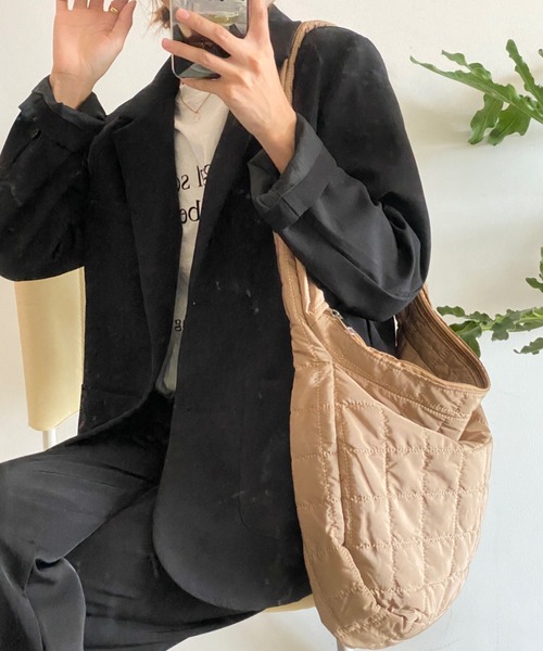 ECLIN（エクラン）の「キルティングスクエアショルダーバッグ（ショルダーバッグ・レディース・ブラック/ベージュ/ブラウン・FREE）」の17枚目の写真