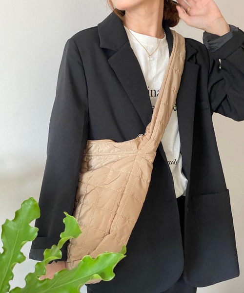 ECLIN（エクラン）の「キルティングスクエアショルダーバッグ（ショルダーバッグ・レディース・ブラック/ベージュ/ブラウン・FREE）」の18枚目の写真