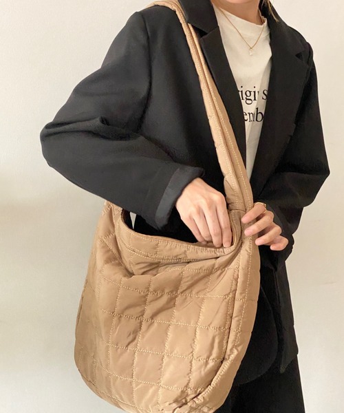 ECLIN（エクラン）の「キルティングスクエアショルダーバッグ（ショルダーバッグ・レディース・ブラック/ベージュ/ブラウン・FREE）」の19枚目の写真