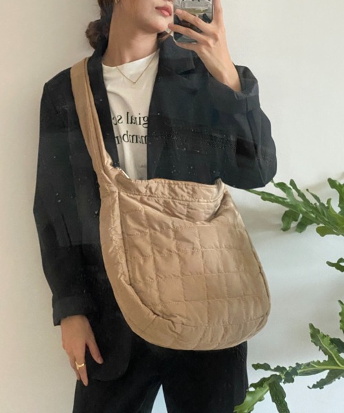 ECLIN（エクラン）の「キルティングスクエアショルダーバッグ（ショルダーバッグ・レディース・ブラック/ベージュ/ブラウン・FREE）」の20枚目の写真