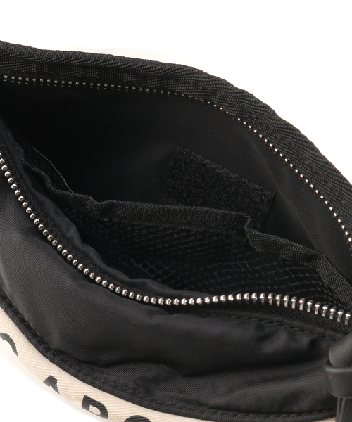 A.P.C.（アーペーセー）の「【A.P.C. / アー ペー セー】 BANANE REPEAT MINI（クラッチバッグ・メンズ・ブラック・FREE）」の2枚目の写真