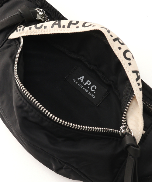 A.P.C.（アーペーセー）の「【A.P.C. / アー ペー セー】 BANANE REPEAT MINI（クラッチバッグ・メンズ・ブラック・FREE）」の7枚目の写真