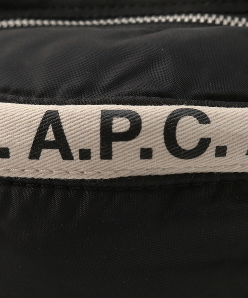 A.P.C.（アーペーセー）の「【A.P.C. / アー ペー セー】 BANANE REPEAT MINI（クラッチバッグ・メンズ・ブラック・FREE）」の4枚目の写真