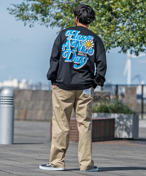 『SMILEY FACE/スマイリーフェイス』フラワースマイリープリント裏毛トレーナー（スウェット）｜SMILEY FACE（スマイリーフェイス）