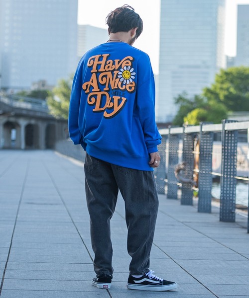 『SMILEY FACE/スマイリーフェイス』フラワースマイリープリント裏毛トレーナー（スウェット）｜SMILEY FACE（スマイリーフェイス）