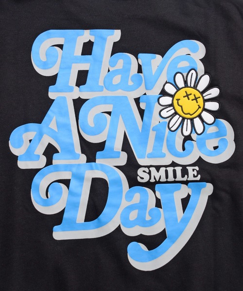 『SMILEY FACE/スマイリーフェイス』フラワースマイリープリント裏毛トレーナー（スウェット）｜SMILEY FACE（スマイリーフェイス）