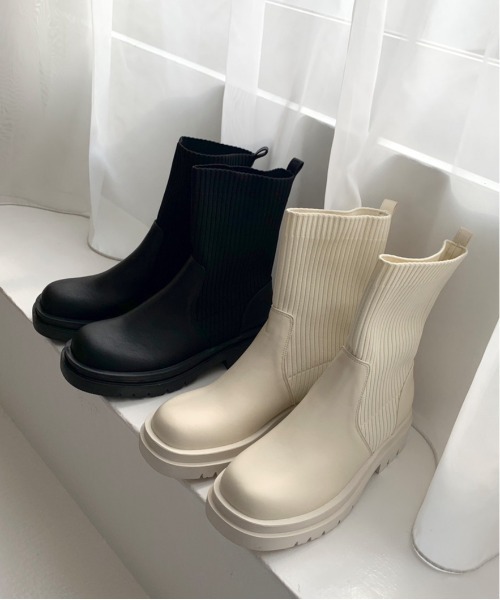 OLIVE des OLIVE（オリーブデオリーブ）の「タンク底リブニットショートブーツ（ブーツ・レディース・ブラック/アイボリー・LARGE/MEDIUM）」の3枚目の写真