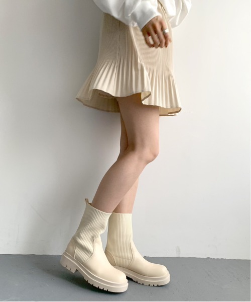 OLIVE des OLIVE（オリーブデオリーブ）の「タンク底リブニットショートブーツ（ブーツ・レディース・ブラック/アイボリー・LARGE/MEDIUM）」の17枚目の写真