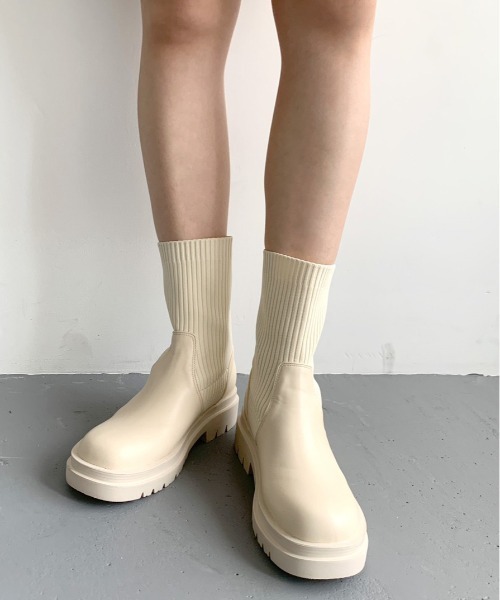 OLIVE des OLIVE（オリーブデオリーブ）の「タンク底リブニットショートブーツ（ブーツ・レディース・ブラック/アイボリー・LARGE/MEDIUM）」の9枚目の写真