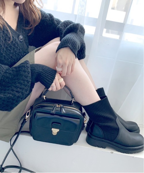 OLIVE des OLIVE（オリーブデオリーブ）の「タンク底リブニットショートブーツ（ブーツ・レディース・ブラック/アイボリー・LARGE/MEDIUM）」の4枚目の写真