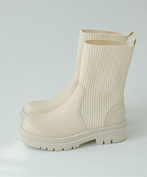 OLIVE des OLIVE（オリーブデオリーブ）の「タンク底リブニットショートブーツ（ブーツ・レディース・ブラック/アイボリー・LARGE/MEDIUM）」の5枚目の写真