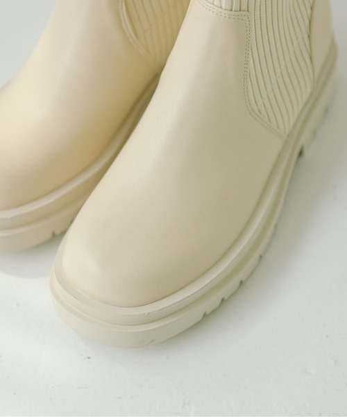 OLIVE des OLIVE（オリーブデオリーブ）の「タンク底リブニットショートブーツ（ブーツ・レディース・ブラック/アイボリー・LARGE/MEDIUM）」の8枚目の写真