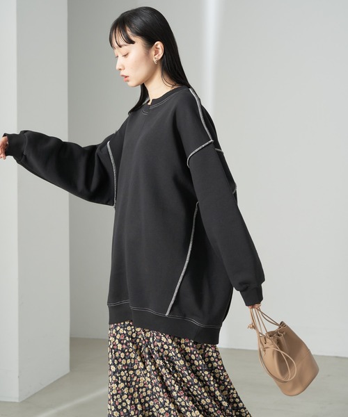 earth music&ecology（アースミュージックアンドエコロジー）の「配色ステッチキリカエウラキモウスウェット（Tシャツ/カットソー・レディース・ブルー/ブラック/アイボリー/グリーン/オレンジ・FREE）」の2枚目の写真