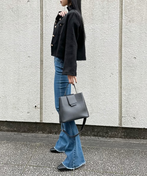 LVEU.（ラブユ.）の「【ZOZOTOWN限定】2way square one handle shoulder bag / 2wayスクエアワンハンドルショルダーバッグ（ショルダーバッグ・レディース・グレー/カーキ/ブラック/マスタード・FREE）」の15枚目の写真