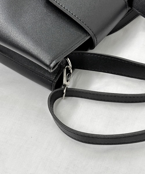 LVEU.（ラブユ.）の「【ZOZOTOWN限定】2way square one handle shoulder bag / 2wayスクエアワンハンドルショルダーバッグ（ショルダーバッグ・レディース・グレー/カーキ/ブラック/マスタード・FREE）」の19枚目の写真