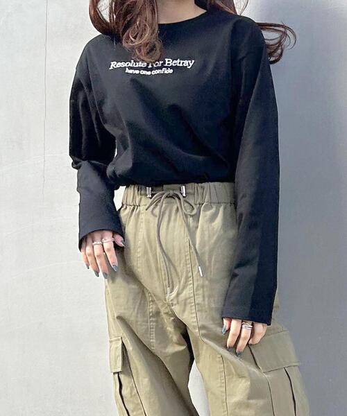 INGNI(イング)の「シンプル刺しゅうロゴロングTシャツ(Tシャツ/カットソー・レディース・ブラック×ホワイト/ホワイト×ブラック/ホワイト×ブルー・M)」の3枚目の写真