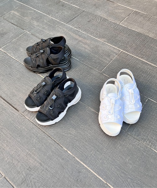 one wayザッカ(ワンウェイザッカ)の「エアーソールスポーツサンダル(サンダル・レディース・ホワイト/ブラック/ブラック系その他・SMALL/MEDIUM/LARGE)」の8枚目の写真