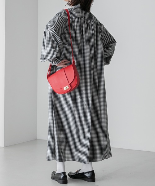 BONLECILL（ボンルシール）の「2way ボリュームスリーブ／ノースリーブ バンドカラーロングシャツワンピース（シャツワンピース・レディース・ブラック系/ネイビー系/ブルー系/オフホワイト・FREE）」の19枚目の写真