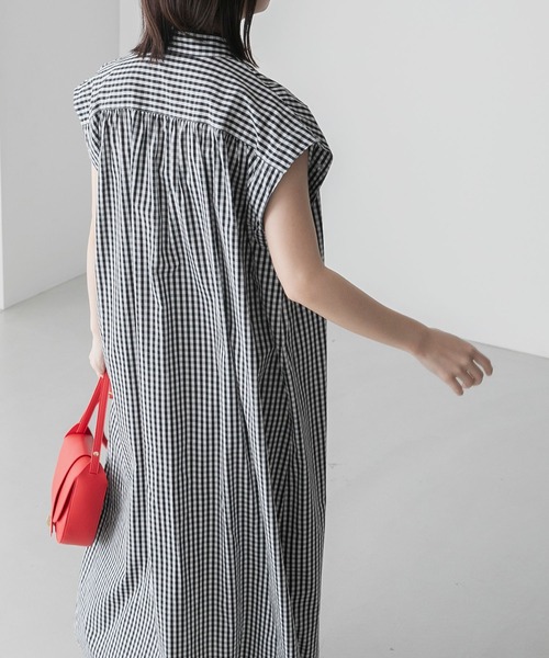 BONLECILL（ボンルシール）の「2way ボリュームスリーブ／ノースリーブ バンドカラーロングシャツワンピース（シャツワンピース・レディース・ブラック系/ネイビー系/ブルー系/オフホワイト・FREE）」の12枚目の写真