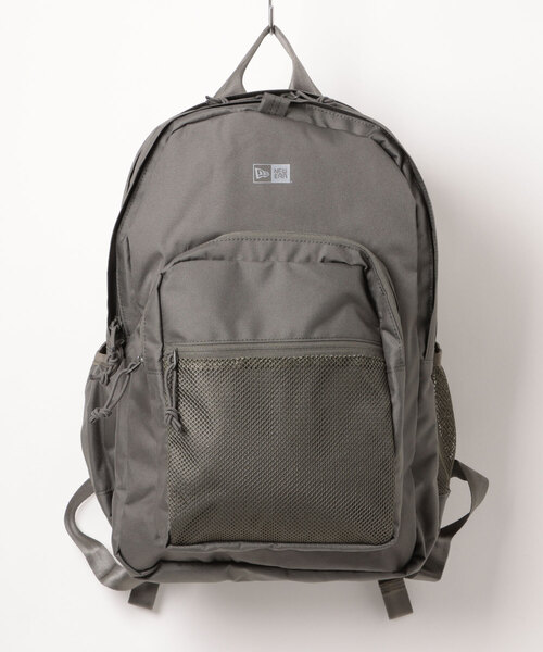 NEW ERA(ニューエラ)の「【NEW ERA/ニューエラ】キャンパスパック 35L(バックパック/リュック・メンズ・ベージュ/ブラック×ホワイト/ブラック系その他/ブラック/その他1/ブロンズ/ネイビー/ブラック×グリーン/オリーブ/その他/ブルー系その他/グリーン系その他/レッド/ストーン/グレー系その他/ローズ・FREE)」の9枚目の写真