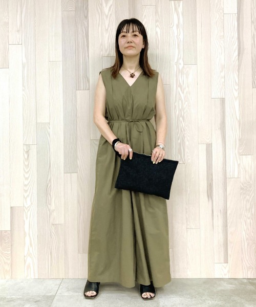 SALON adam et rope'（サロン アダム エ ロペ）の「【ZOZOTOWN限定】タックオールインワン（つなぎ/オールインワン・レディース・ブラック/カーキブラウン/ライトグリーン・S/M/ML）」の22枚目の写真