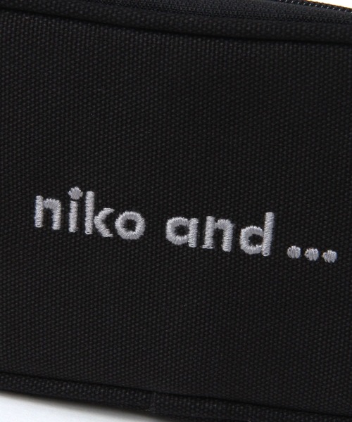 niko and...（ニコアンド）の「オリジナルニコロゴ刺繍ガジェットポーチ（ポーチ・レディース・ブラック/ホワイト・0）」の10枚目の写真