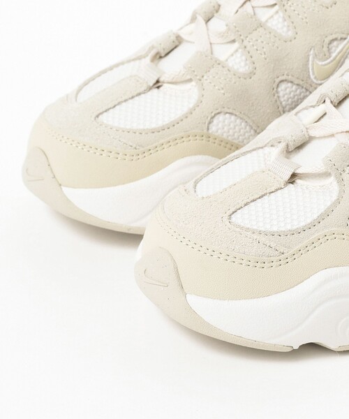 NIKE(ナイキ)の「NIKE / テック ヘラ(スニーカー・レディース・ナチュラル/ブラック・23/23.5/24/24.5)」の3枚目の写真