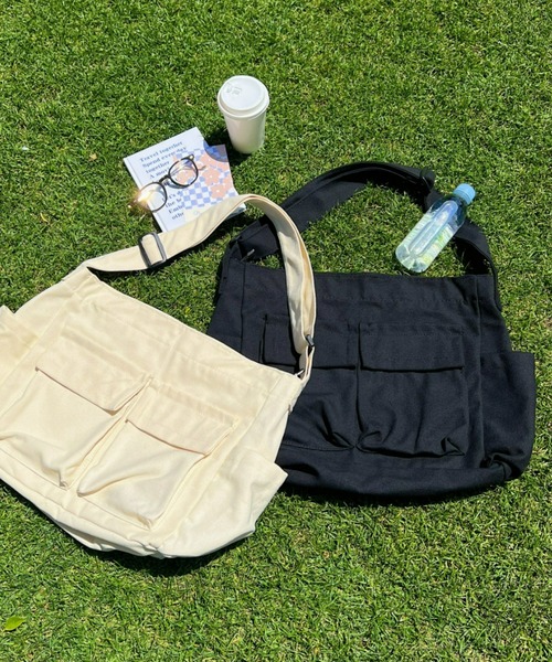 SOLLON.(ソルロン)の「アジャスター付きメニーポケットキャンバスショルダー(ショルダーバッグ・レディース・アイボリー/ブラック/カーキ/チャコールグレー・FREE)」の5枚目の写真